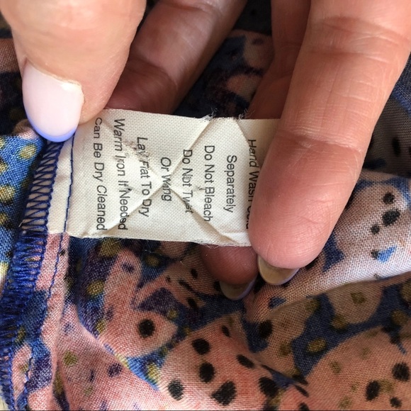 Cabi short sleeve blue and salmon floral top drawstring tie waist v-neck size S - Picture 11 of 11